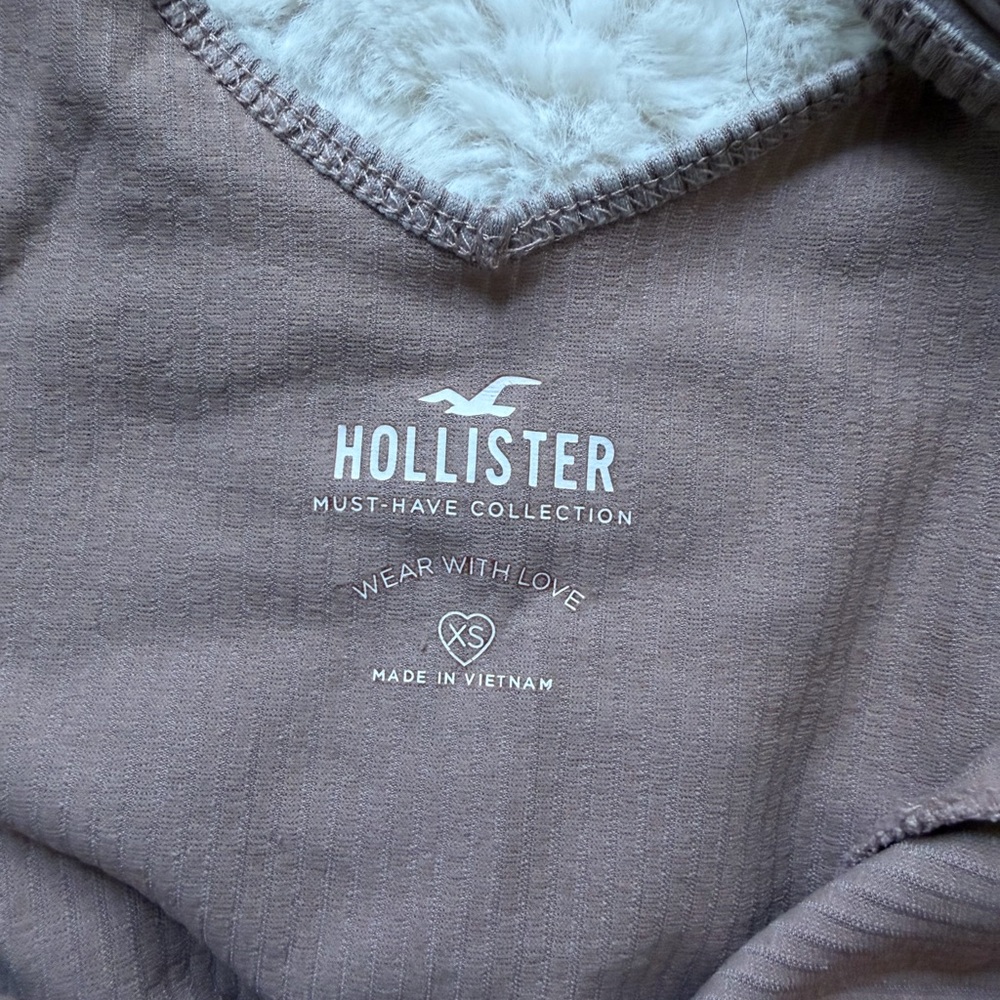 Hollister Ribbed Tank Tops in Tan and Green - Picture 3 of 3
